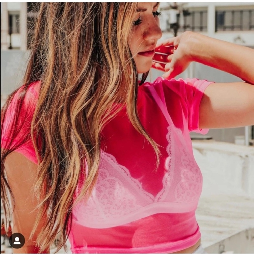 EMMA & SAM MESH CROPPED SHORT SLEEVE TOP LAYERING IN HOT PINK SZ SMALL, MEDIUM - Picture 2 of 14